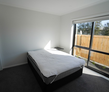 New fully furnished studio room with power and internet included. - Photo 5
