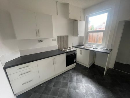 2 bed Terraced - To Let - Photo 5