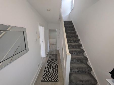 4 bedroom private hall to rent - Photo 4
