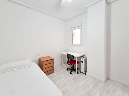 Carrer de Ramiro de Maeztu, Valencia, Valencian Community 46022 - Photo 2