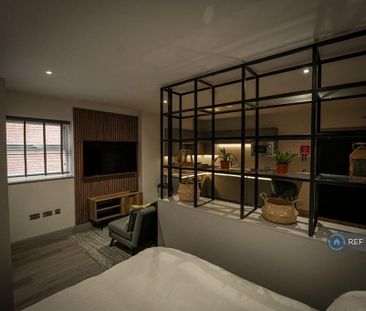 Studio to rent - Photo 4