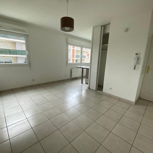 : Appartement 25.99 m² à SAINT PRIEST EN JAREZ - Photo 1