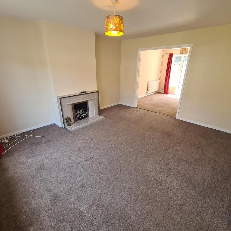 3 bedroom semi-detached house to rent - Photo 1