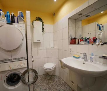 Wunderschöne 2-Zimmer-Wohnung mit Einbauküche und traumhaftem Garte... - Photo 2