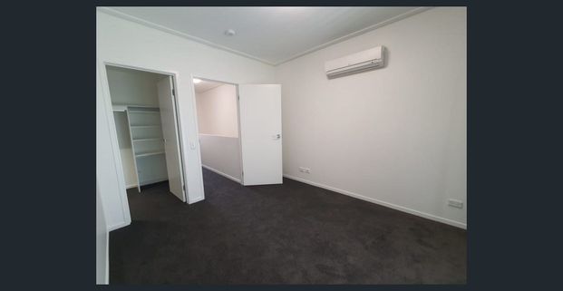 Stylish Town House within walking distance to Robina Town Centre - Photo 1