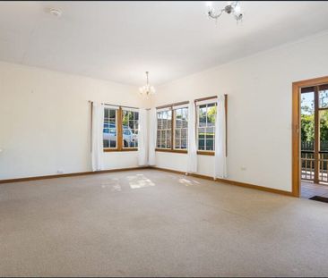 Situated in the peaceful streets of Toowong - Photo 2