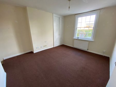 3 bed apartment to rent in George Street, Hastings - Photo 4