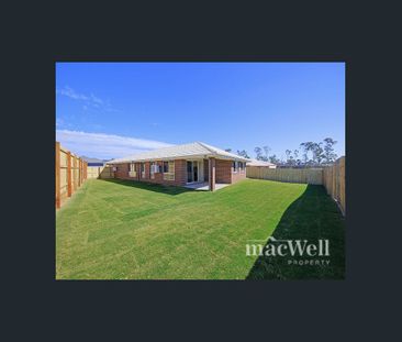 Spacious Family Living in the Heart of Yarrabilba - Photo 4