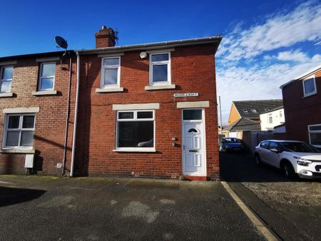 3 bedroom terraced house to rent - Photo 3