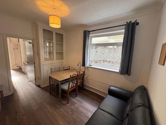 1 bedroom in a house share to rent - Photo 1