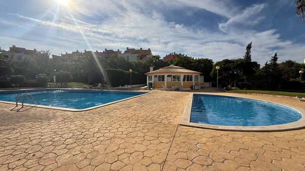 Excelente Apartamento T2 localizado em zona privilegiada de Albufeira. - Photo 1