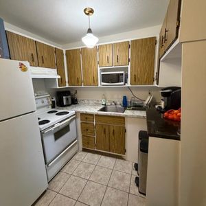 Grand 3½ à 845$, eau chaude et chauffage inclus, Sherbrooke Est - Photo 2