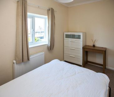 4 bedroom semi-detached house to rent - Photo 5