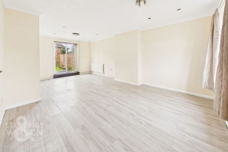 Glenmore Gardens, Norwich - Photo 2