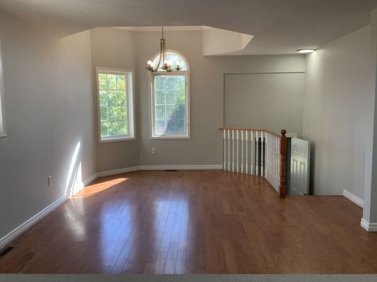 For Lease - 17 Dunsmore Lane, Barrie, Ontario - Photo 1