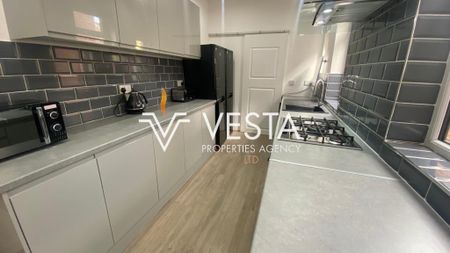 1 bedroom in a house share to rent - Photo 3