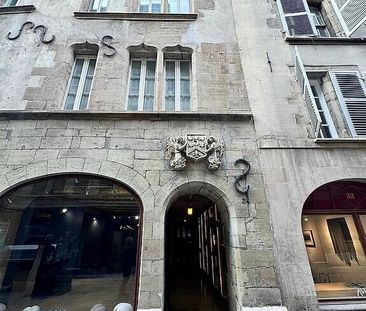 Appartement 1,5 pièces au cœur de la Vieille-Ville de Genève. - Photo 2