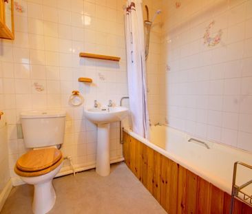 3 bedroom semi-detached house to rent - Photo 2