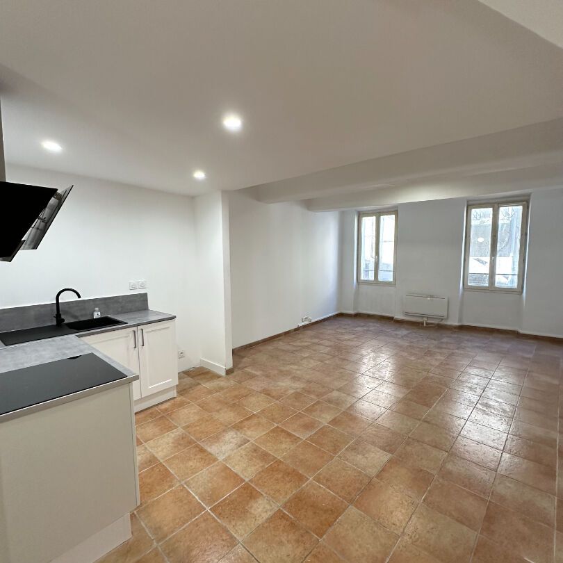 Appartement 3 pièces - 47.50 m2 - LE LUC, - Photo 1