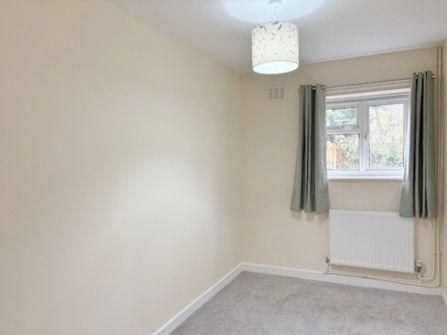 2 bedroom bungalow to rent - Photo 2