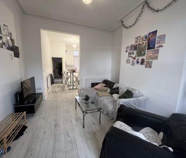 4 bedroom terraced house to rent - Photo 5