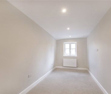 This beautifully renovated and thoughtfully extended four-bedroom h... - Photo 4