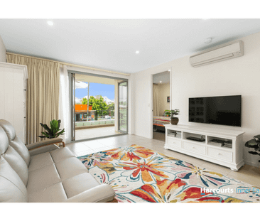 Bayside Living at Its Best - Spacious Apartment in the Heart of Manly - Photo 1