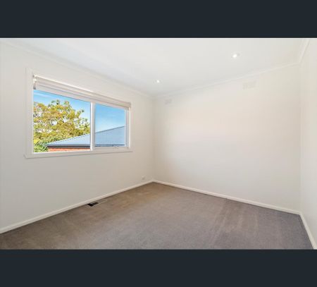 16 Greenville Street, Mooroolbark, Vic 3138 - Photo 3