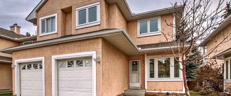 Beautiful 2 Storey Townhouse 3+1 Bedrm + 3.5 Bath Sandstone NW Calgary | 388 Sandarac Drive Northwest, Calgary - Photo 1