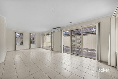 1/2 Cooper Street, Hoppers Crossing VIC, Belconnen - Photo 2