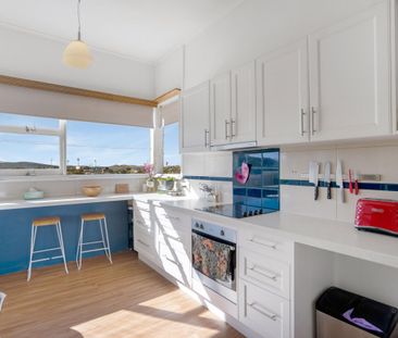 Renovated Family Home with Stunning Marina Views - Photo 6