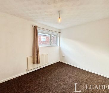 property to rent Long Banks, Harlow, CM18 - Photo 2