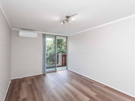 Freshly updated, in Vibrant Victoria Park - Photo 3