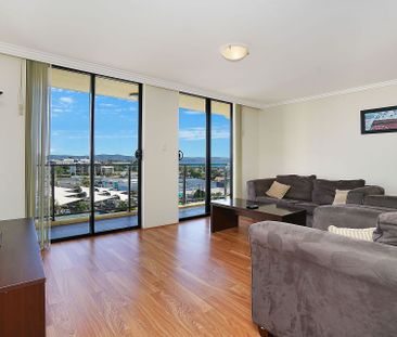 Modern Furnished Apartment with Stunning Ocean & Lake Views - Photo 1