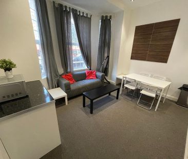 1 bedroom in a house share to rent - Photo 2