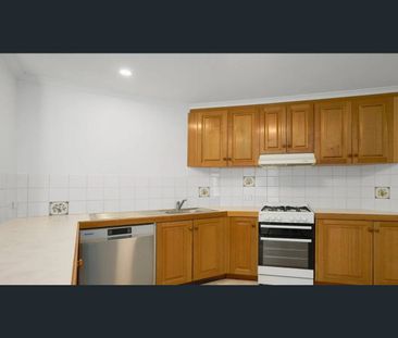 Neat 3 bedroom in quiet area, Easy access to highway - Photo 6