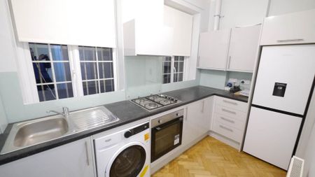 3 bedroom flat to rent - Photo 5