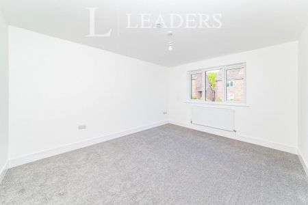 4 bedroom detached house to rent - Photo 2