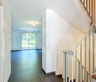 Beautiful villa with garden and 4 bedrooms - Photo 2