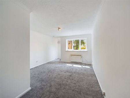 FlatApartment to rent in Maple Close, Hardwicke, Gloucester, GL2 - Photo 3