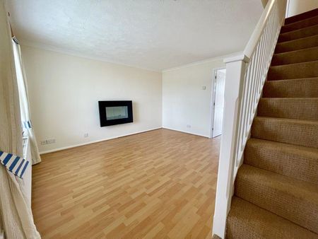 2 bedroom terraced house to rent - Photo 2