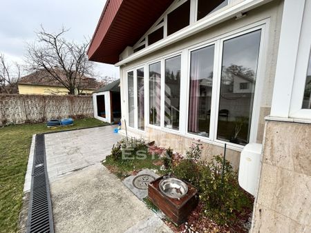 Vila P+2E, 6 camere, 3 bai, garaj dublu, zona Lipovei - Photo 2