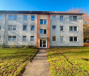 Gepflegte 2-Zimmer-Wohnung im Erdgeschoss mit Einbauküche! - Foto 1