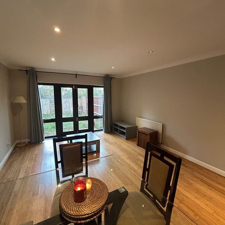 2 Bed End Terrace, London, N12 - Photo 1