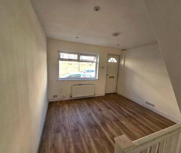 3 bedroom end of terrace house to rent - Photo 2