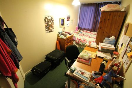 3 bedroom flat to rent - Photo 4