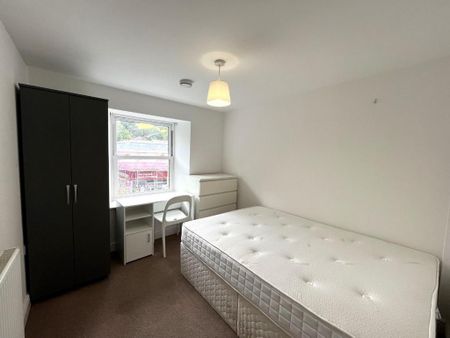 5 bedroom flat to rent - Photo 2