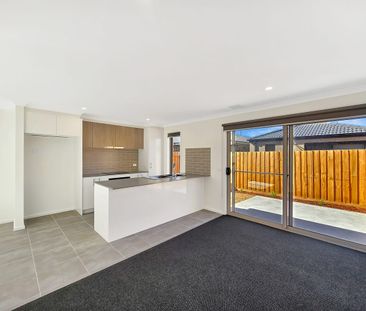 Conveniently located 3 bedroom Home - Photo 6