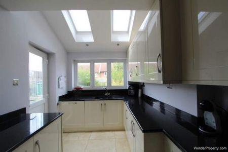 3 bedroom property to rent in Rayleigh - Photo 4