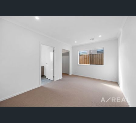 15 Boilersmith Street, Donnybrook, Vic 3064 - Photo 1